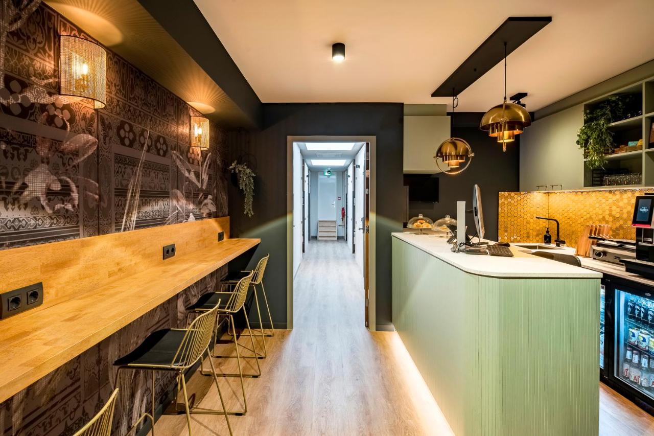 The Bee Hostel Amsterdam Exterior photo